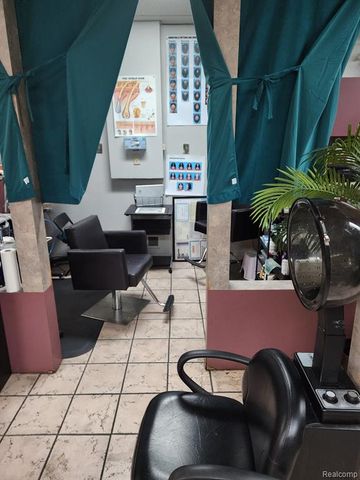 9646 Greenfield Road, Detroit, MI 48227