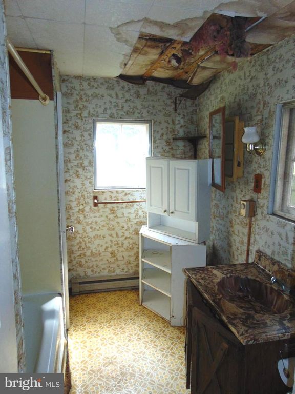 1905 HARVEY RD, Wilmington, DE 19810
