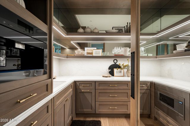 6711 E JENAN Drive, Scottsdale, AZ 85254