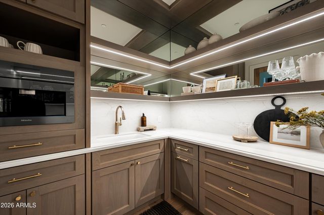 6711 E JENAN Drive, Scottsdale, AZ 85254