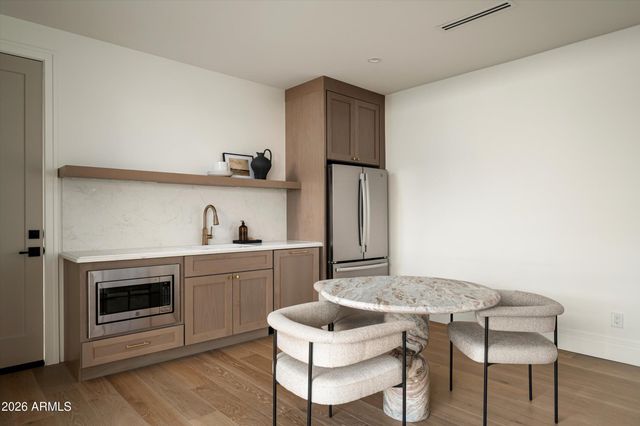 6711 E JENAN Drive, Scottsdale, AZ 85254