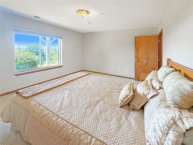 673 Majestic View Lane, Camano Island, WA 98282