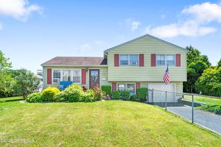 17 Lakeland Drive, Port Monmouth, NJ 07758