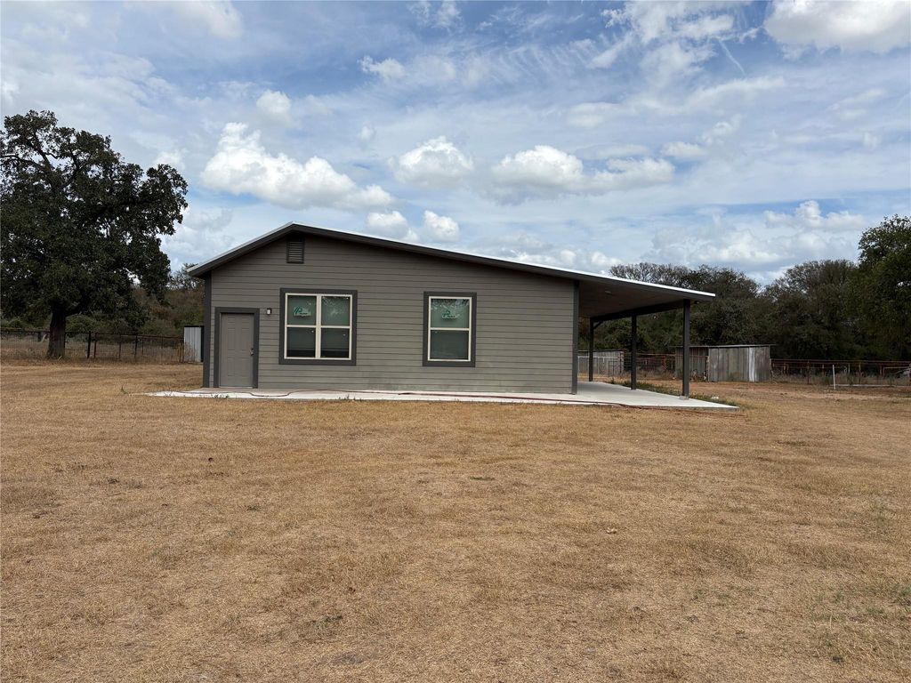 120 Boxwood LN, Bastrop, TX 78602