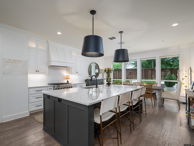 1555 Maple Circle, Tyler, TX 75703