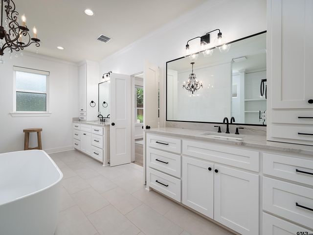 1555 Maple Circle, Tyler, TX 75703