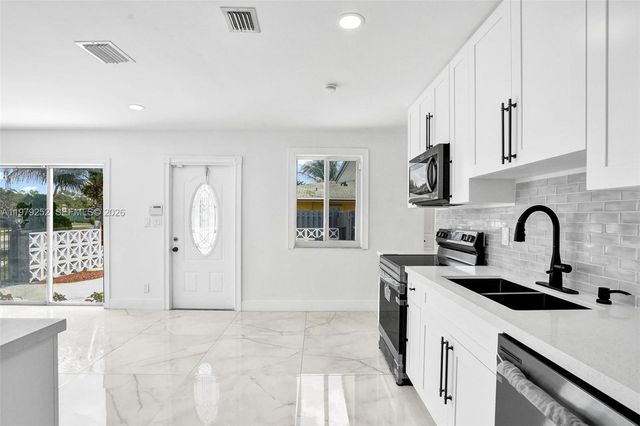 4320 NW 26th St, Lauderhill, FL 33313