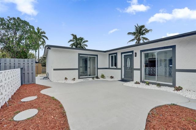 4320 NW 26th St, Lauderhill, FL 33313