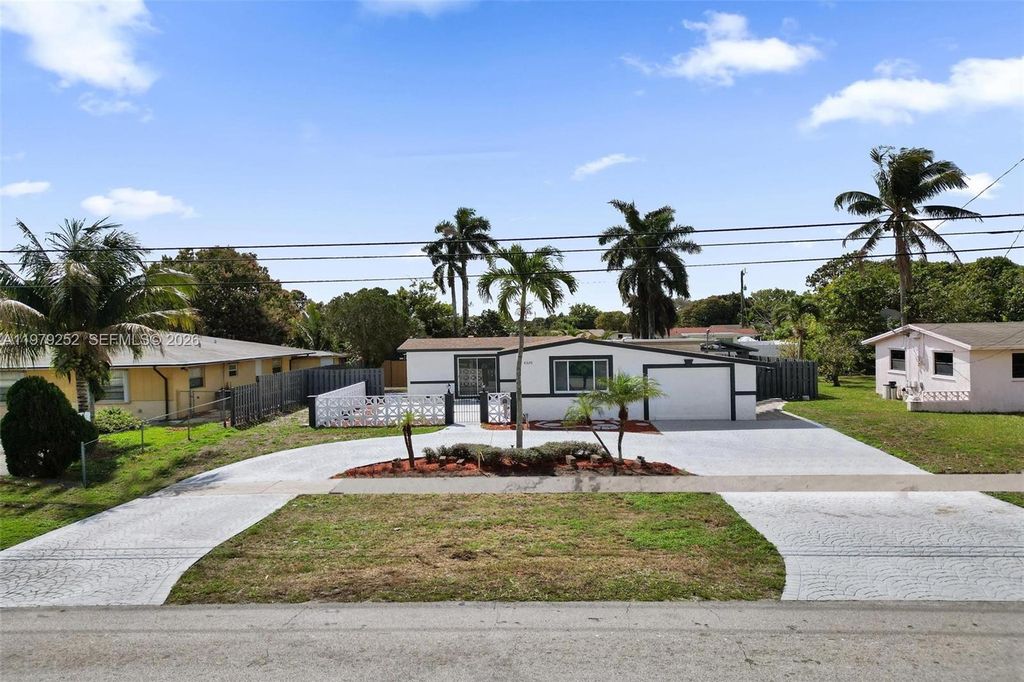 4320 NW 26th St, Lauderhill, FL 33313