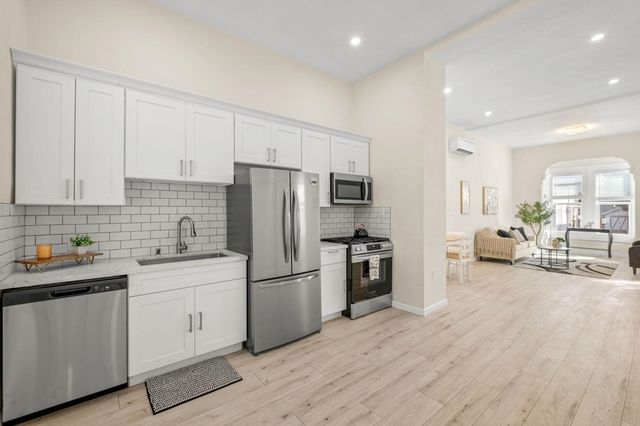 879 Wood St., Oakland, CA 94607