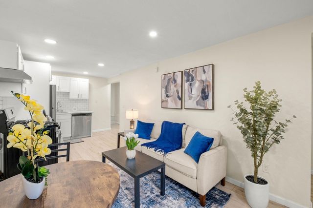 879 Wood St., Oakland, CA 94607