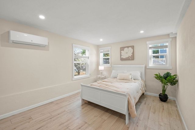 879 Wood St., Oakland, CA 94607