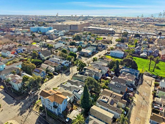 879 Wood St., Oakland, CA 94607
