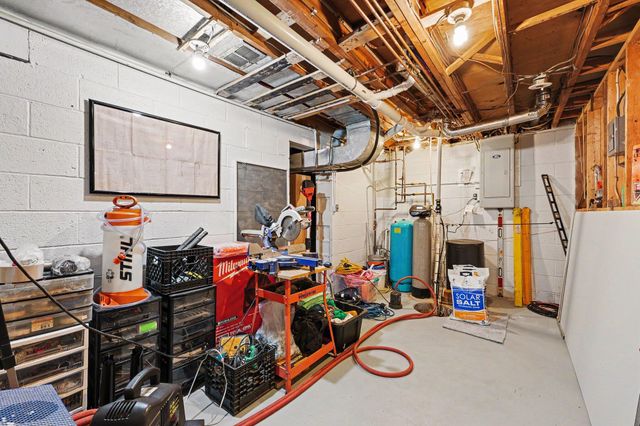 1145 W Bemis Road, York Twp, MI 48176