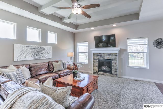 1434 N 194th Circle, Omaha, NE 68022
