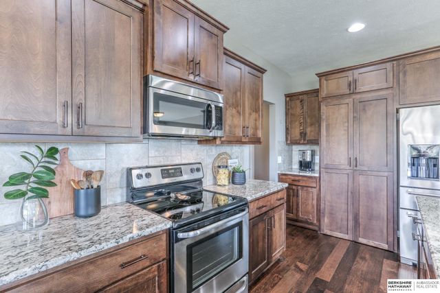 1434 N 194th Circle, Omaha, NE 68022