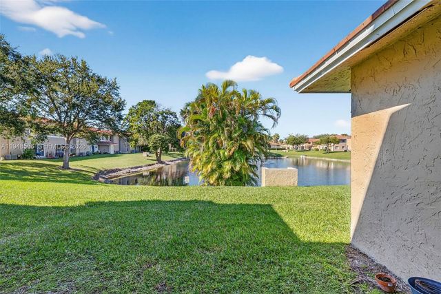 908 Twin Lakes Dr 8-C, Coral Springs, FL 33071