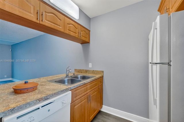 908 Twin Lakes Dr 8-C, Coral Springs, FL 33071