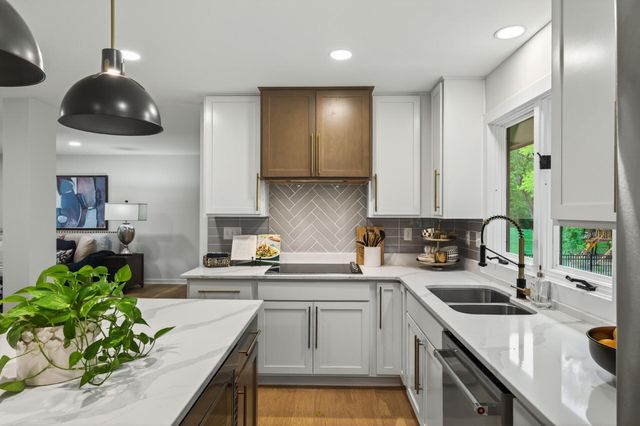 2841 Mayfield Road, Minnetonka, MN 55391