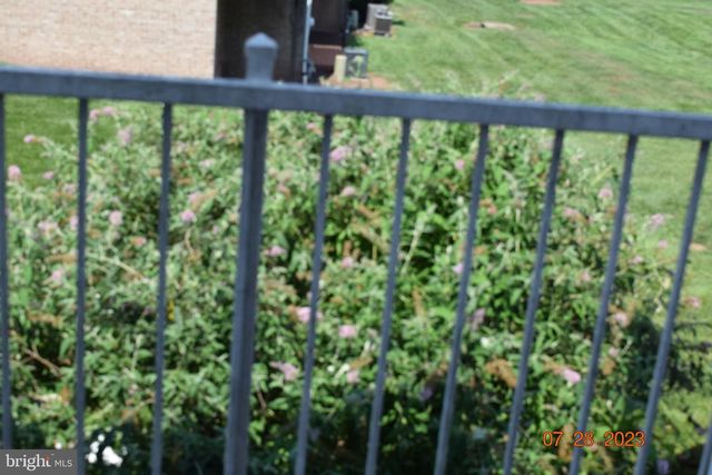 6174 STRASBURG DR, Centreville, VA 20121