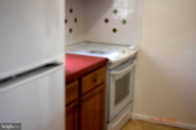 6174 STRASBURG DR, Centreville, VA 20121