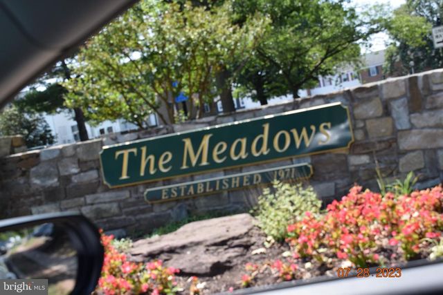 6174 STRASBURG DR, Centreville, VA 20121