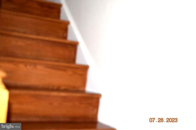 6174 STRASBURG DR, Centreville, VA 20121