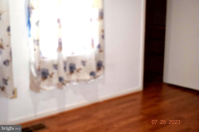 6174 STRASBURG DR, Centreville, VA 20121