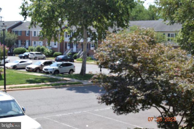 6174 STRASBURG DR, Centreville, VA 20121