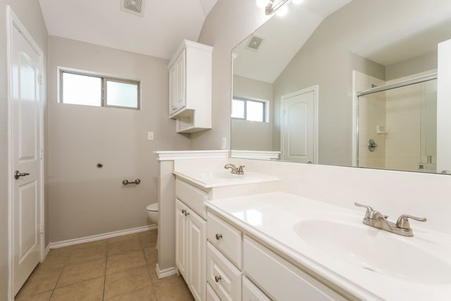 809 Bahar Court, Arlington, TX 76010