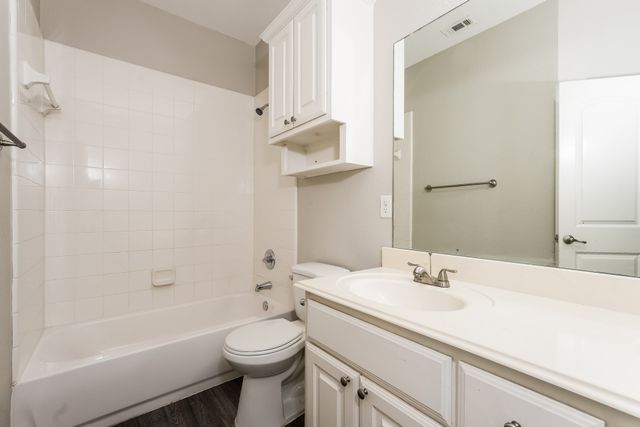 809 Bahar Court, Arlington, TX 76010