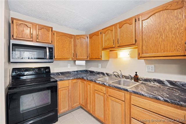 934 Pennsylvania Avenue, Jeffersonville, IN 47130