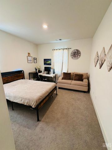 14902 Pemberley Passage Avenue, Bakersfield, CA 93311