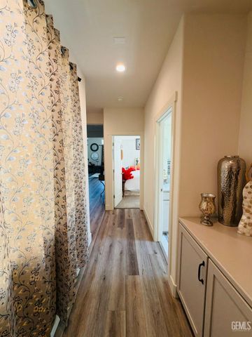 14902 Pemberley Passage Avenue, Bakersfield, CA 93311