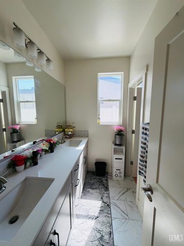14902 Pemberley Passage Avenue, Bakersfield, CA 93311