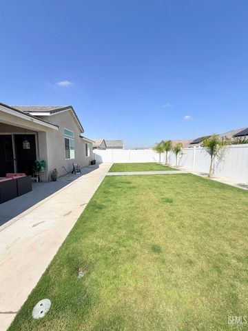 14902 Pemberley Passage Avenue, Bakersfield, CA 93311