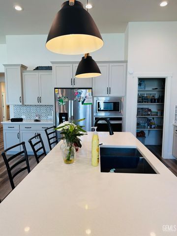 14902 Pemberley Passage Avenue, Bakersfield, CA 93311