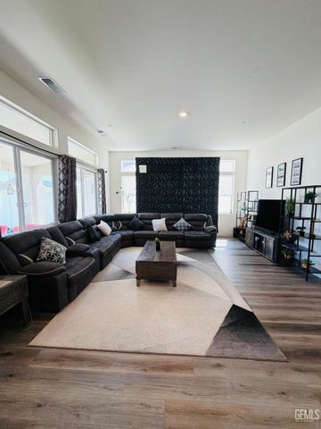 14902 Pemberley Passage Avenue, Bakersfield, CA 93311