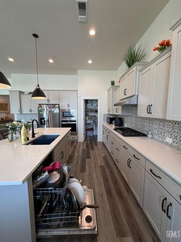 14902 Pemberley Passage Avenue, Bakersfield, CA 93311