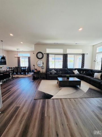 14902 Pemberley Passage Avenue, Bakersfield, CA 93311
