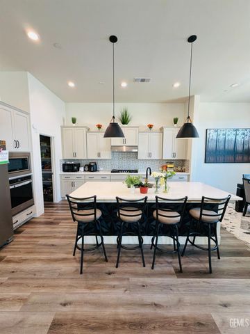 14902 Pemberley Passage Avenue, Bakersfield, CA 93311