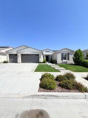 14902 Pemberley Passage Avenue, Bakersfield, CA 93311