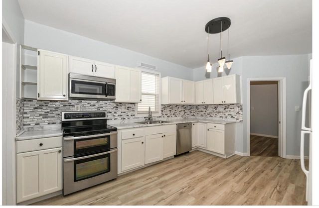 1320 Milwaukee AVENUE, South Milwaukee, WI 53172