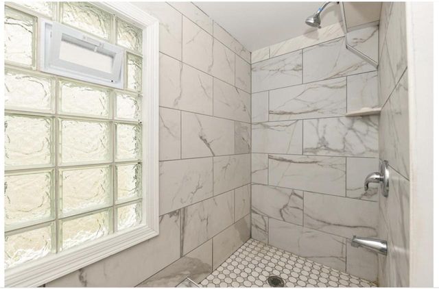 1320 Milwaukee AVENUE, South Milwaukee, WI 53172