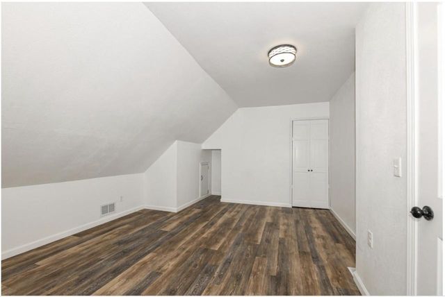 1320 Milwaukee AVENUE, South Milwaukee, WI 53172