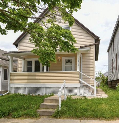 1320 Milwaukee AVENUE, South Milwaukee, WI 53172