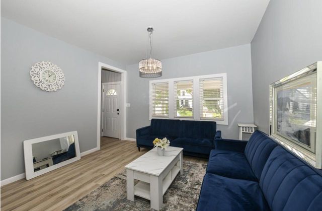 1320 Milwaukee AVENUE, South Milwaukee, WI 53172