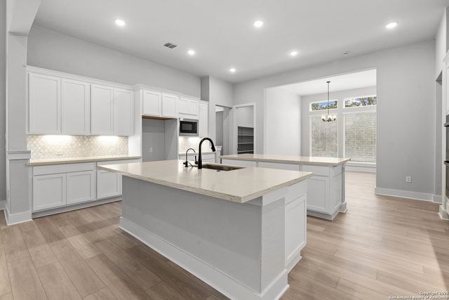 222 Raven Road, Castroville, TX 78009