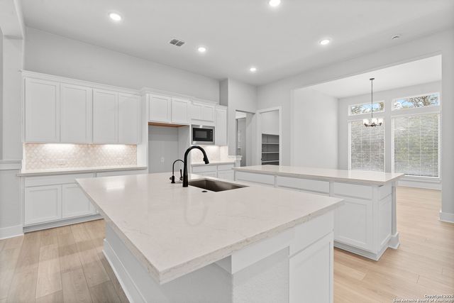 222 Raven Road, Castroville, TX 78009