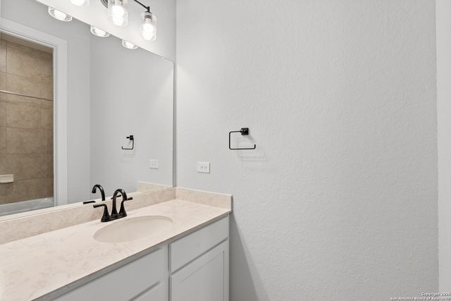 222 Raven Road, Castroville, TX 78009